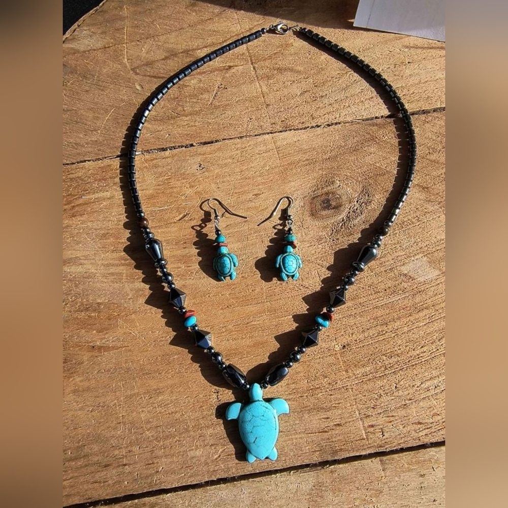 Arizona Turquoise, Howelite and Hematite Turtle 🐢 Neclace and Earring Set - Picture 4 of 5